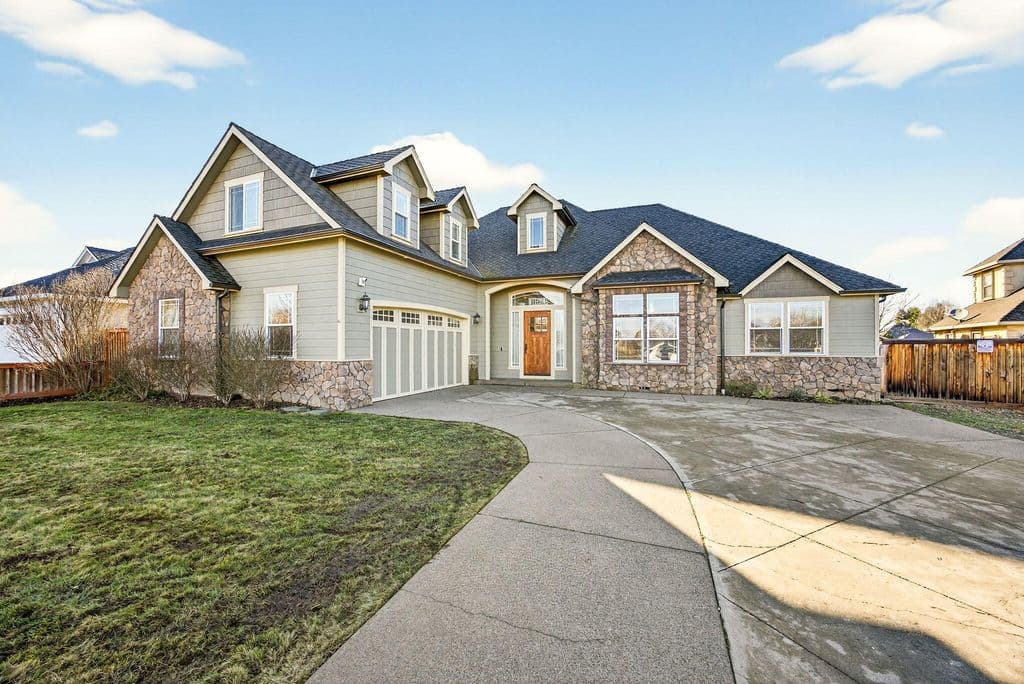 1617 Tennessee Ln, Central Pt, OR 97502