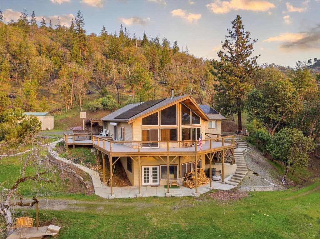 4730 W Griffin Creek Rd, Medford, OR 97501