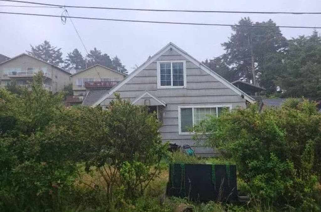 1640 NW 26th St, Lincoln City, OR 97367