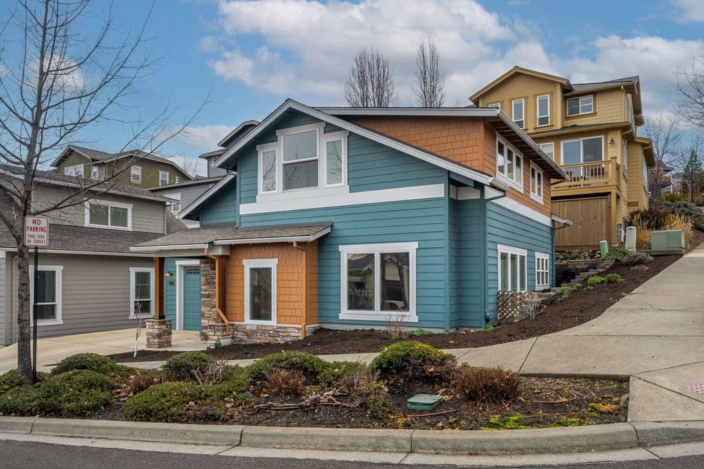 946 Stoneridge Ave, Ashland, OR 97520