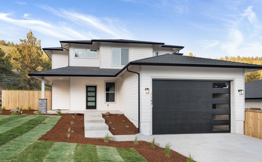 1185 Orange Blossom Dr, Klamath Falls, OR 97601