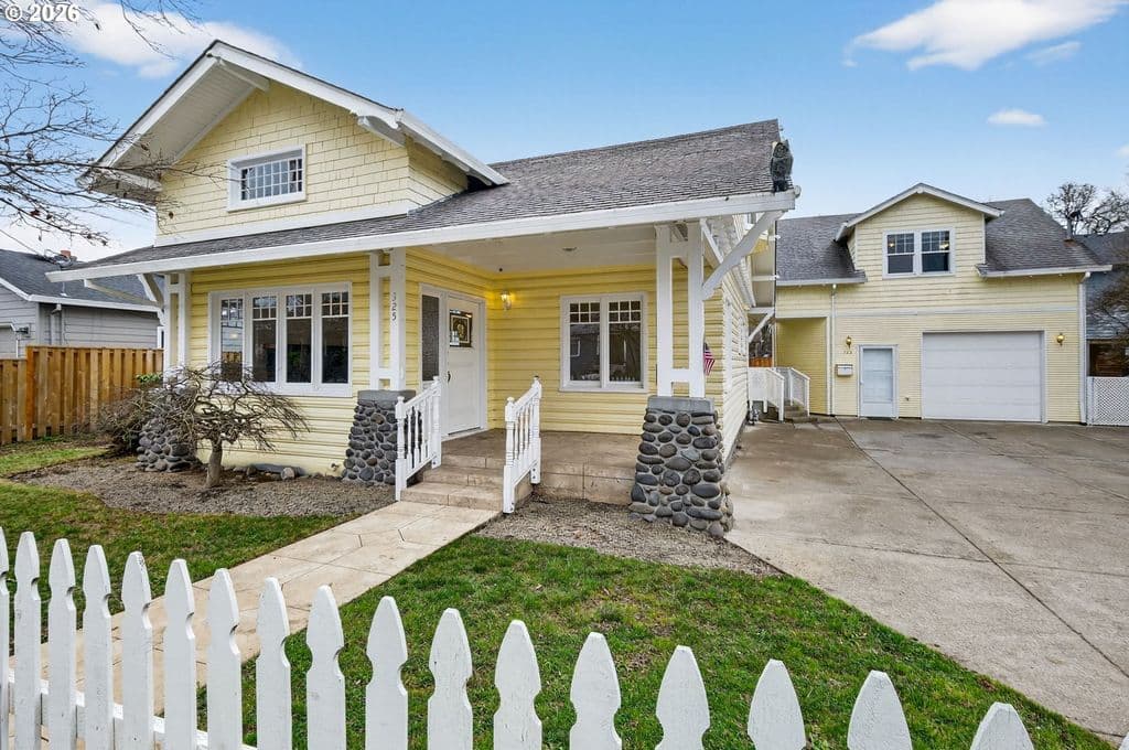 325 E Arlington St, Gladstone, OR 97027