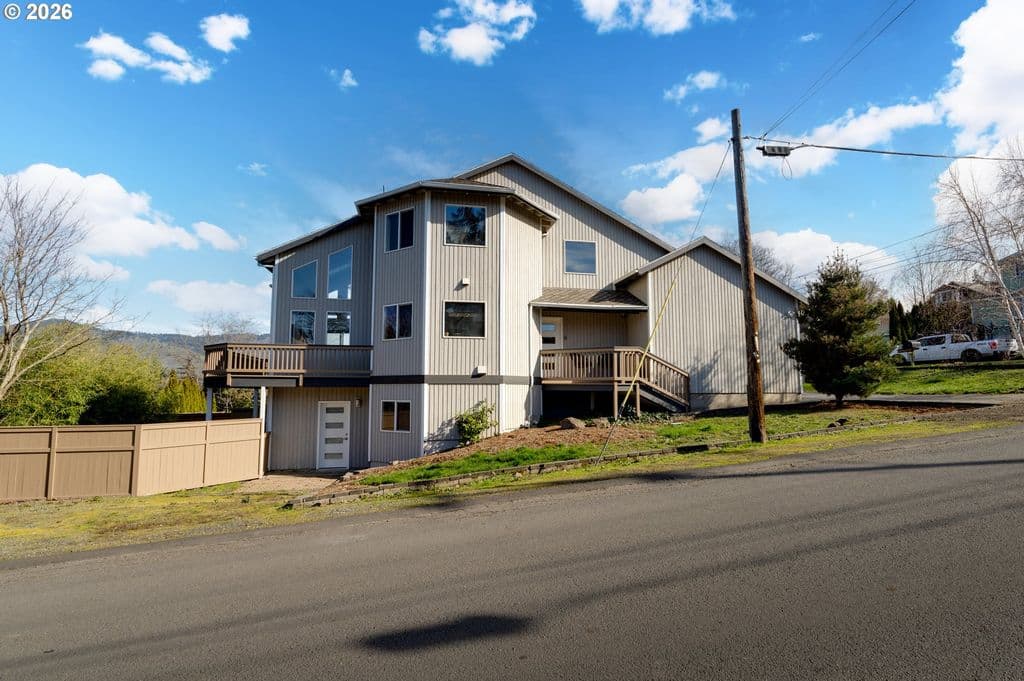 1222 Lincoln St, Hood River, OR 97031