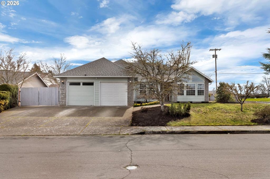 1420 NE Hoffman Dr, McMinnville, OR 97128