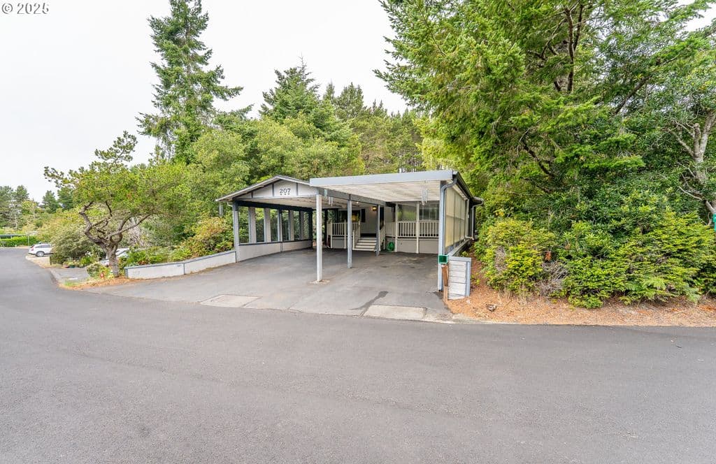 1600 Rhododendron Dr, Florence, OR 97439