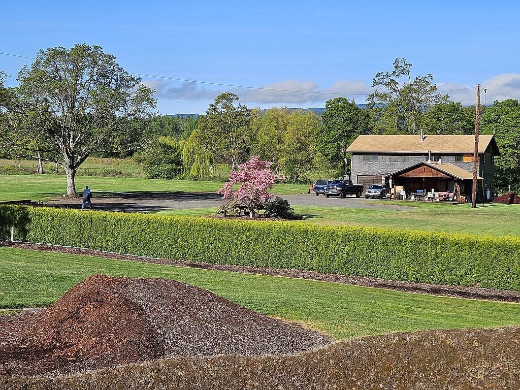 1704 Tucker Rd, Hood River, OR 97031