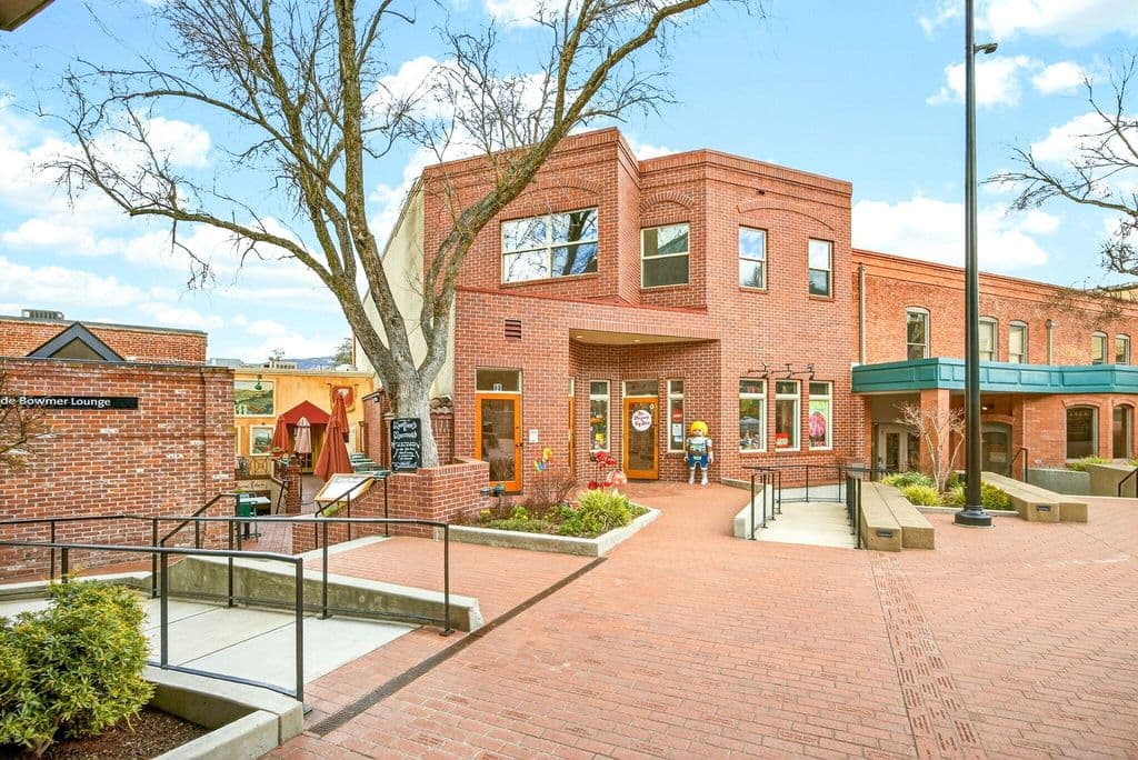 68 E Main St, Ashland, OR 97520