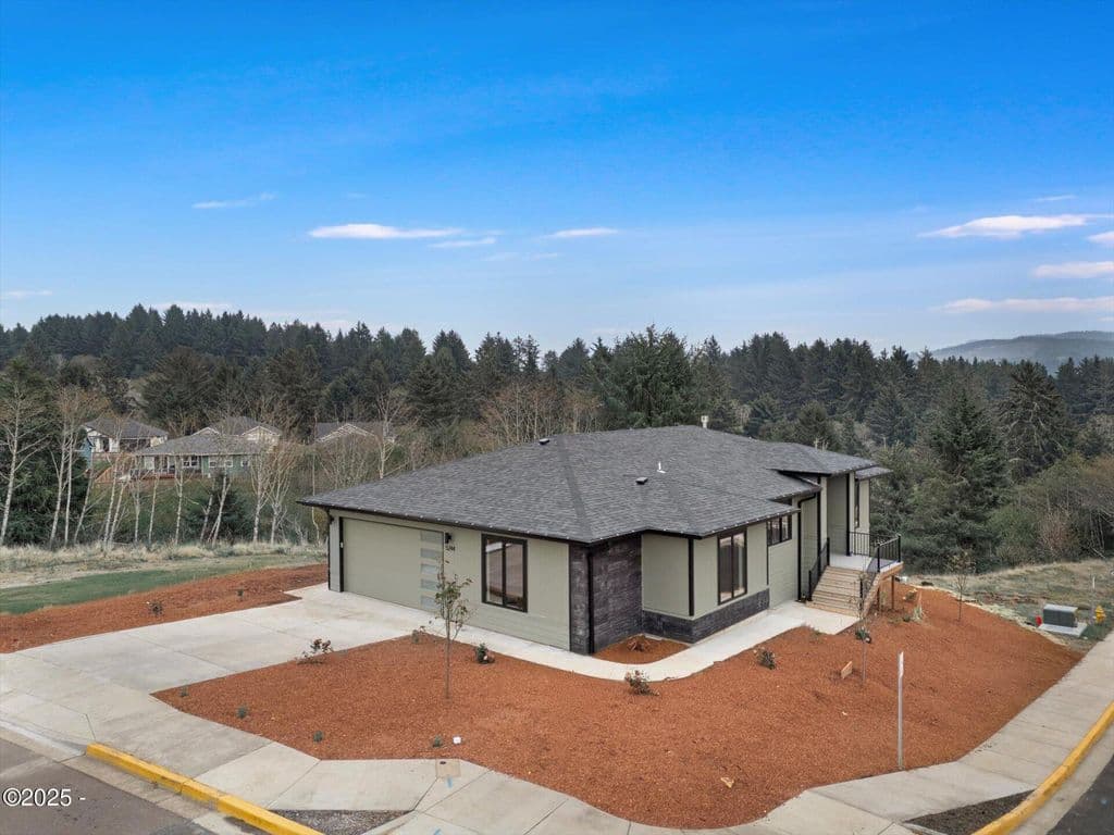 5244 NE Wave Ln, Lincoln City, OR 97367