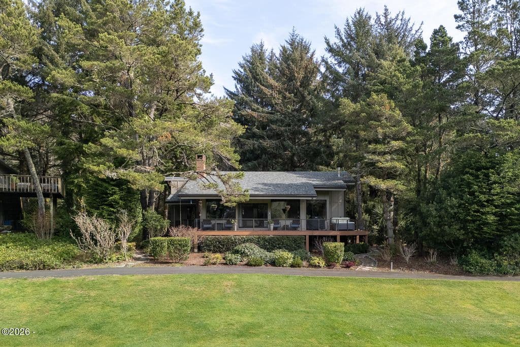 4 Fairway Ln, Gleneden Beach, OR 97388