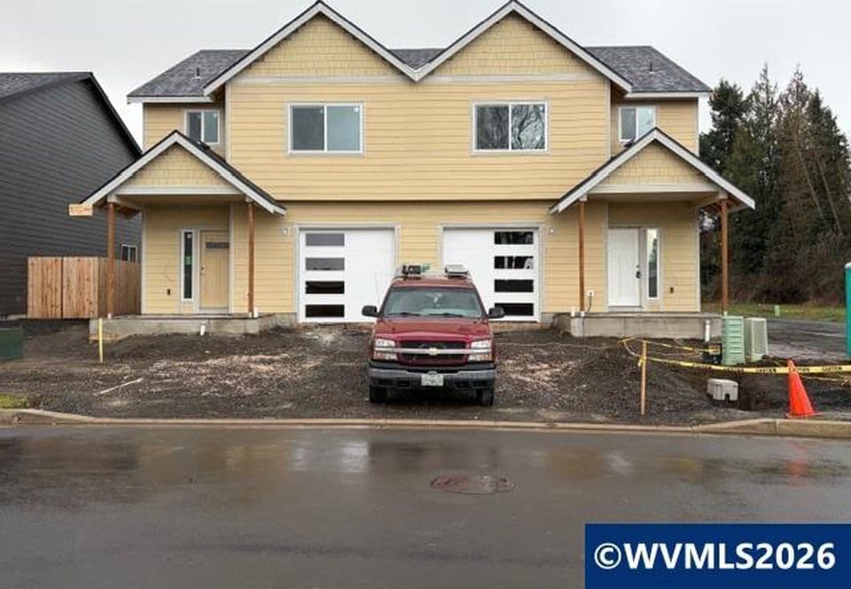 1542 Barn 1550 St, Woodburn, OR 97071