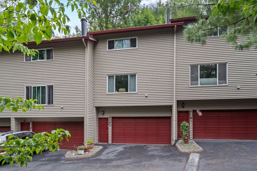 24066 NE Treehill Dr, Troutdale, OR 97060