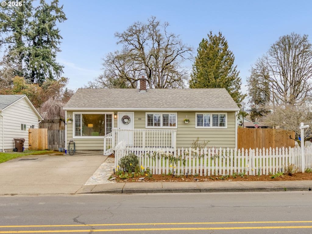 480 E Gloucester St, Gladstone, OR 97027