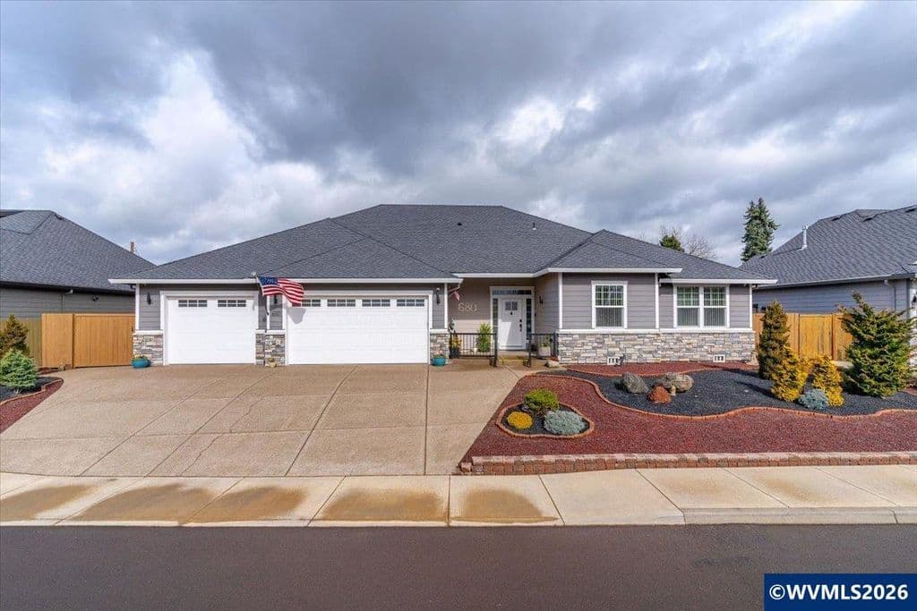 680 NW 11th Ave, Canby, OR 97013