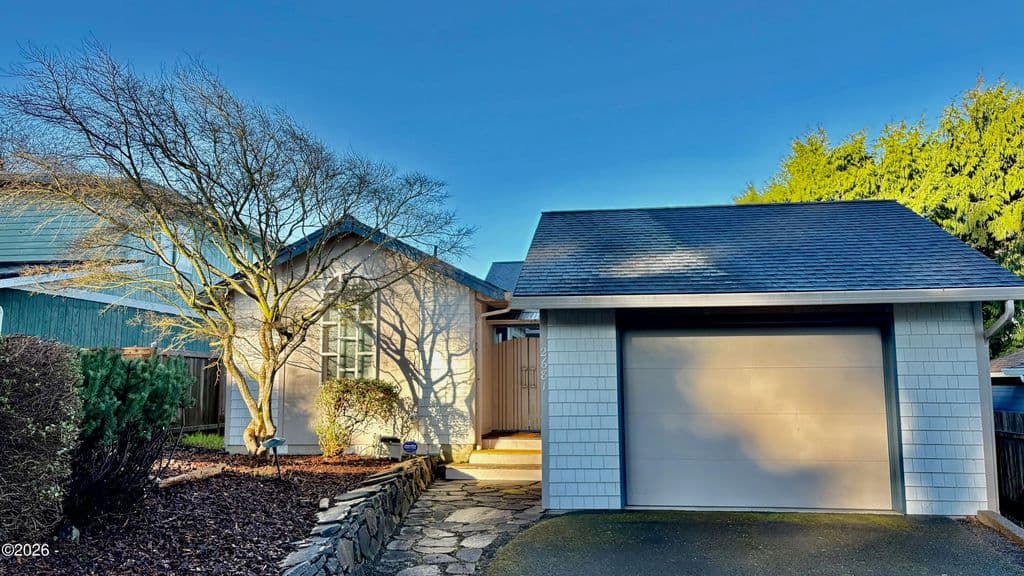 2681 NW Mast Ave, Lincoln City, OR 97367