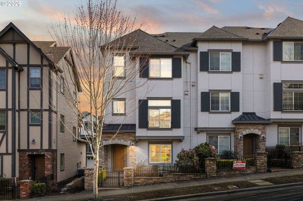 28528 SW Dundee Ln, Wilsonville, OR 97070