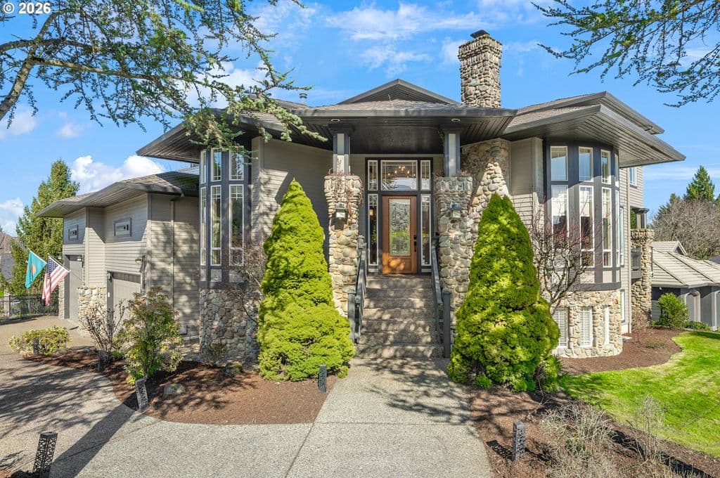 13923 SW Mistletoe Dr, Tigard, OR 97223