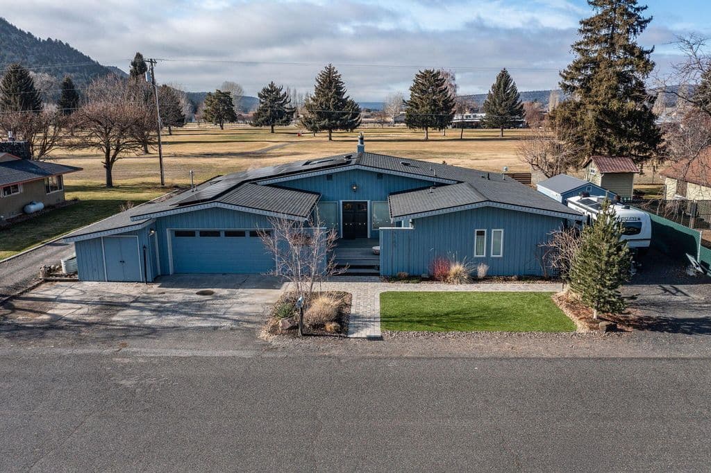 183 NE Marmot Ln, Prineville, OR 97754