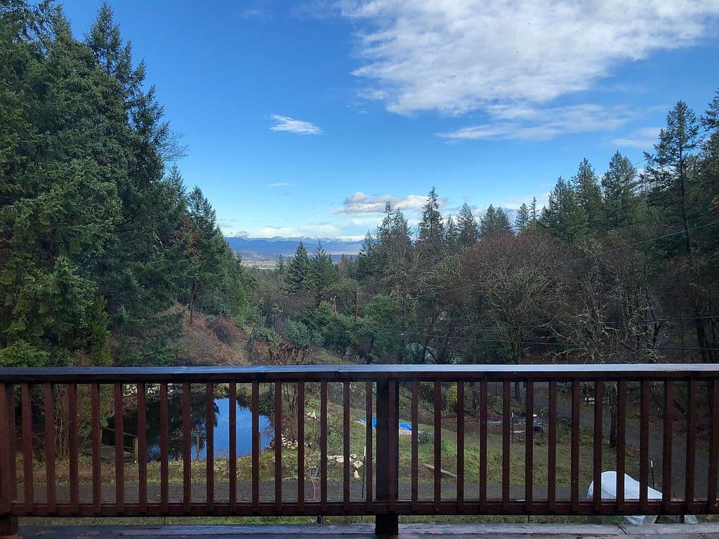 2135 Knowles Rd, Medford, OR 97501