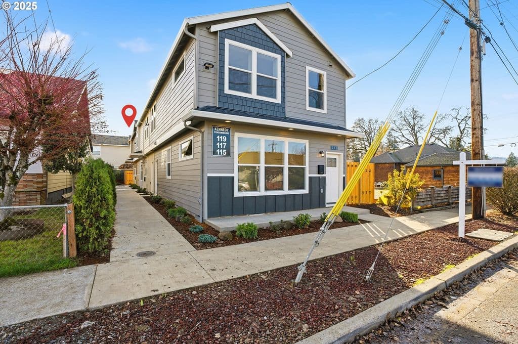 115 E Jersey St, Gladstone, OR 97027