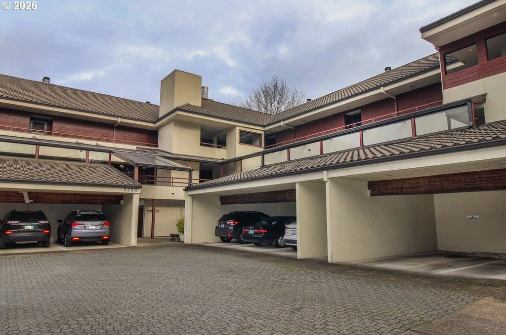 5250 S Landing Dr #304B1, Portland, OR 97239