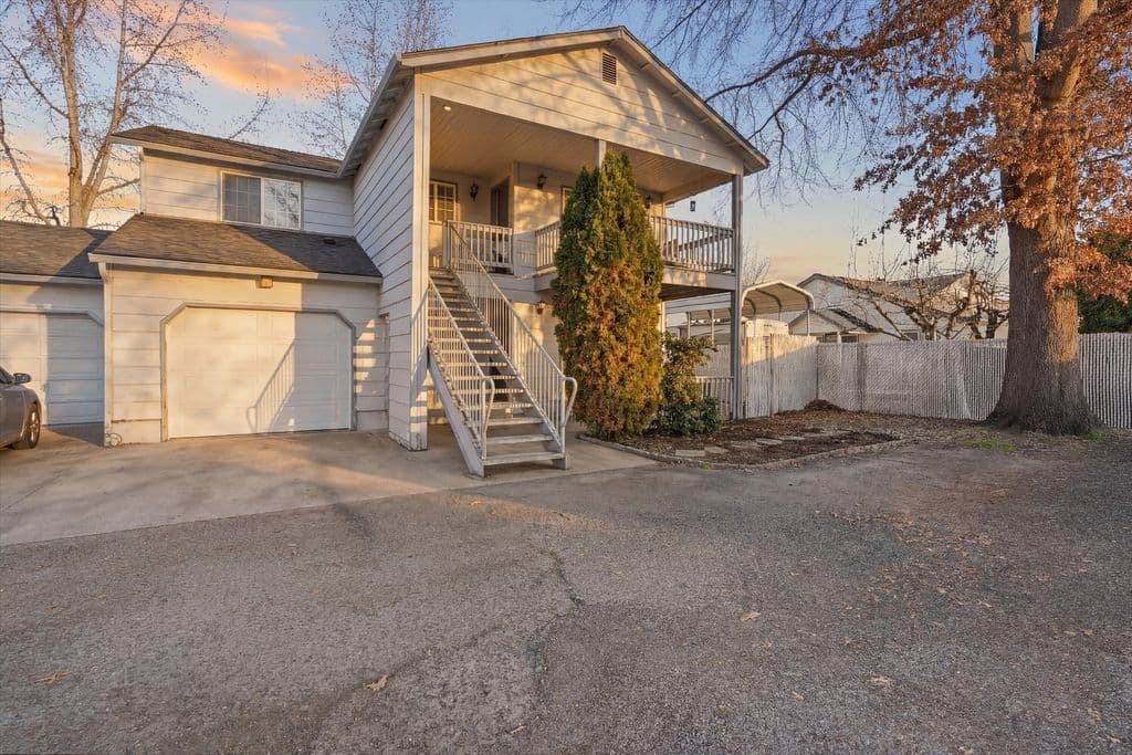 512 Village Dr, Central Pt, OR 97502