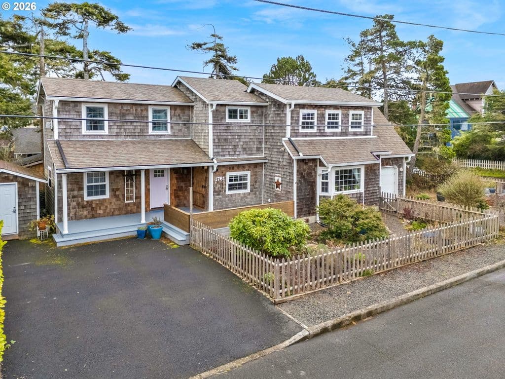 1761 S Edgewood St, Seaside, OR 97138