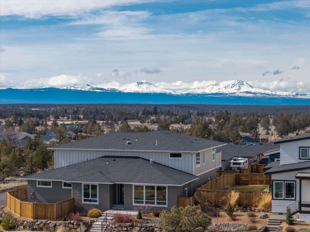 3781 SW 43rd St, Redmond, OR 97756