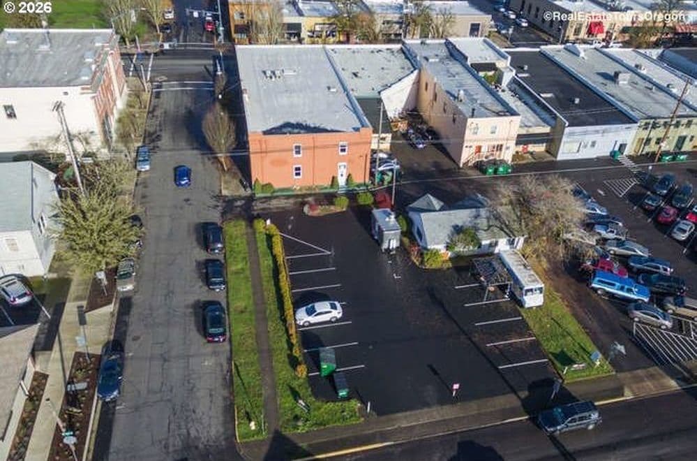 108 S Howard St, Newberg, OR 97132