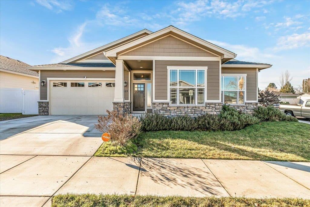 1189 Lindsey Ct, Central Point, OR 97502