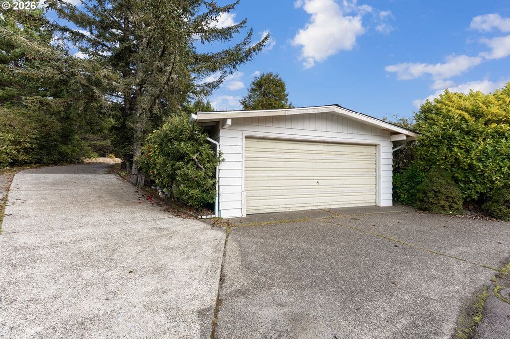 1600 Rhododendron Dr Space 415, Florence, OR 97439