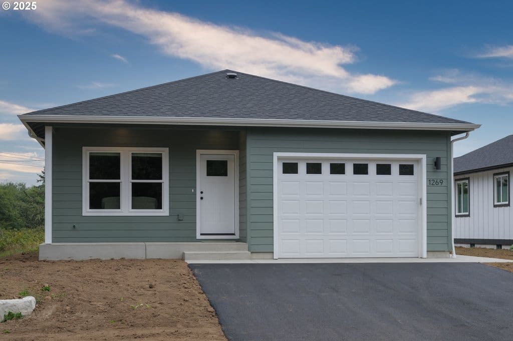 1269 Avenue D, Seaside, OR 97138