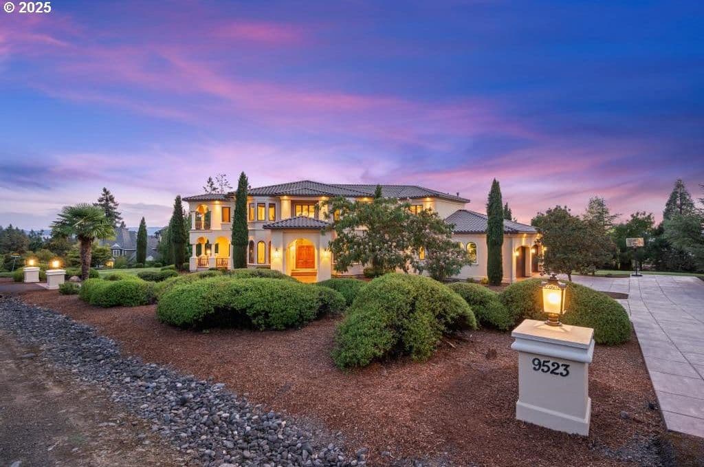 9523 SW Stonecreek Dr, Beaverton, OR 97007