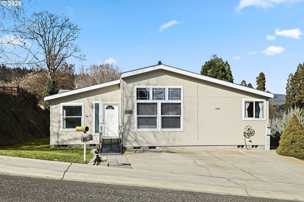 1213 Verdant St, The Dalles, OR 97058