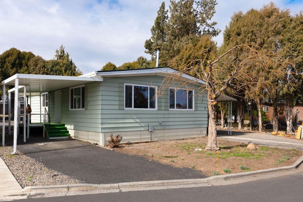 2633 SW Obsidian Ave Unit 9, Redmond, OR 97756