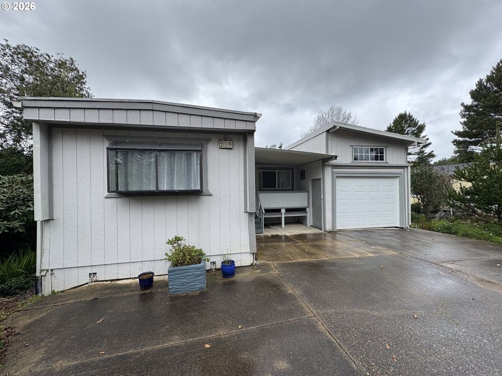 1600 Rhododendron Dr Space 218, Florence, OR 97439