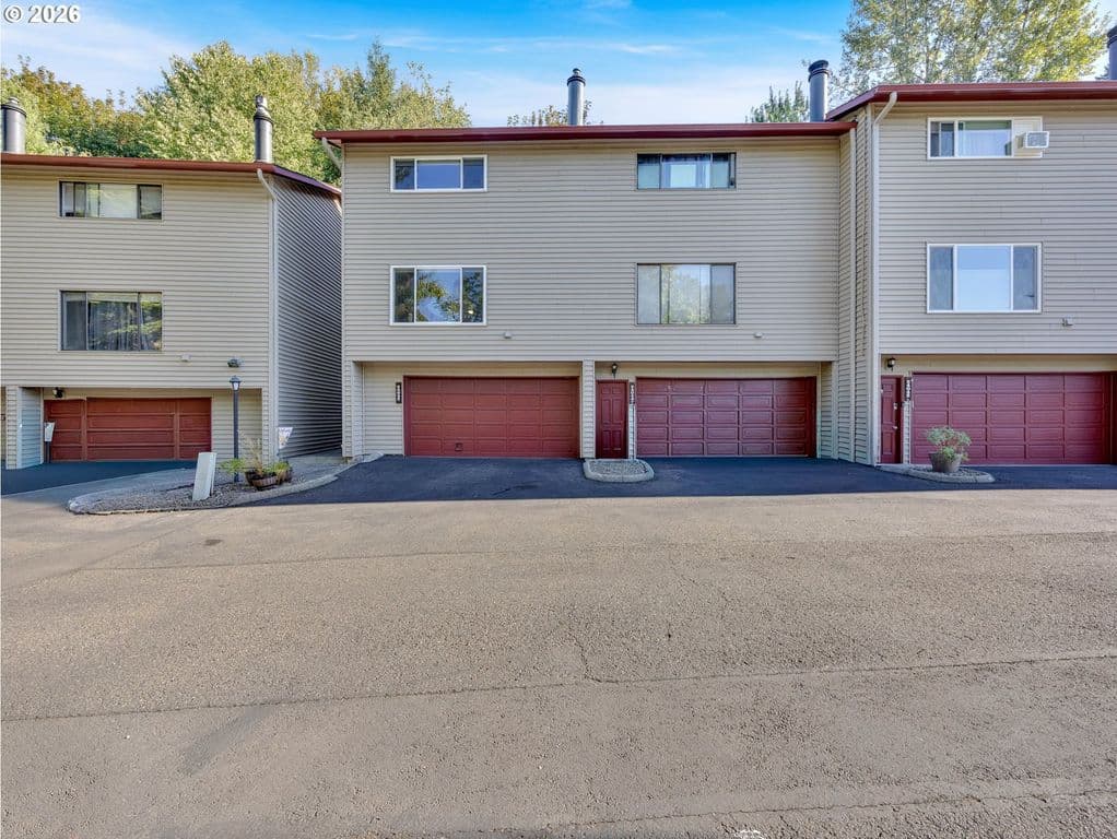 24046 NE Treehill Dr, Troutdale, OR 97060