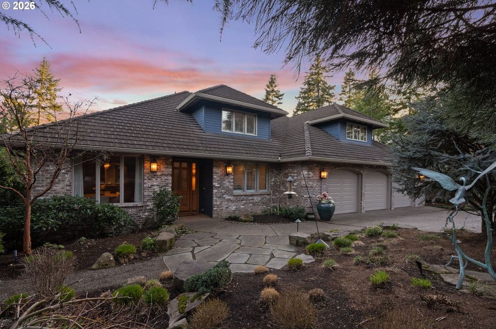 13048 Knaus Rd, Lake Oswego, OR 97034