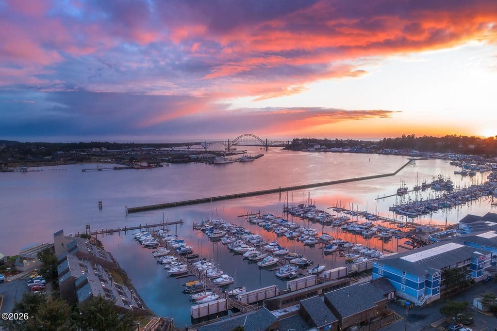 890 SE Bay Blvd #115, Newport, OR 97365