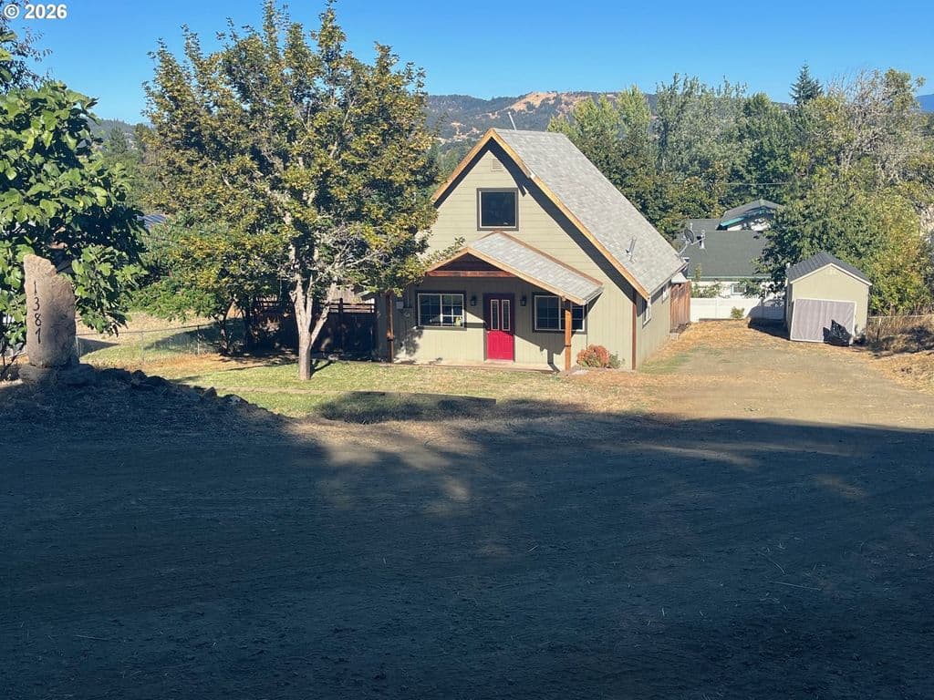 1387 Nw Grv, Saint Roseburg, OR 97471