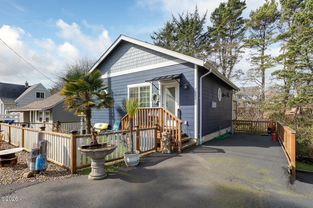 3087 SW Beach Ave, Lincoln City, OR 97367