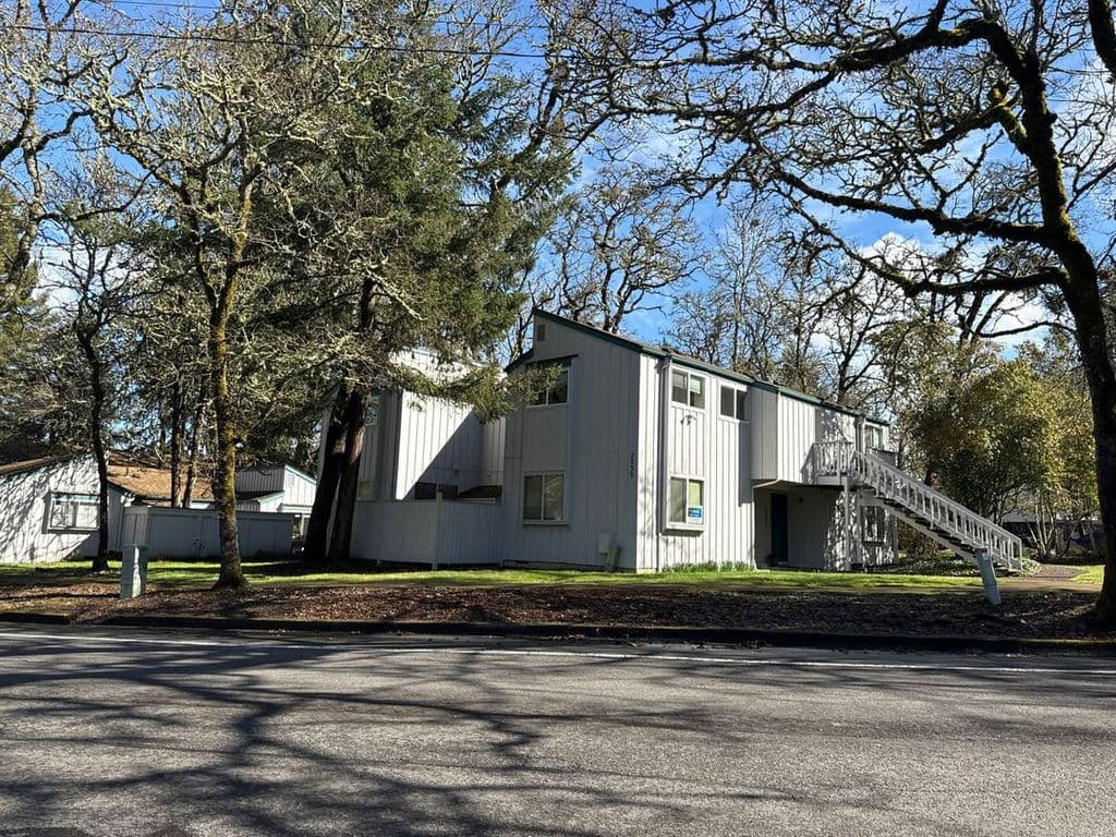 2239 Hawkins Ln, Eugene, OR 97405