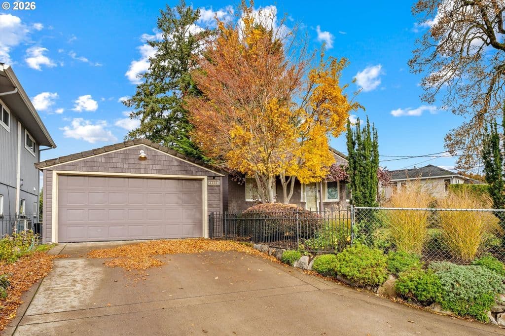 21047 NE Interlachen Ln, Fairview, OR 97024