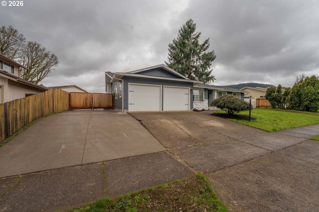 555 66th St, Springfield, OR 97478