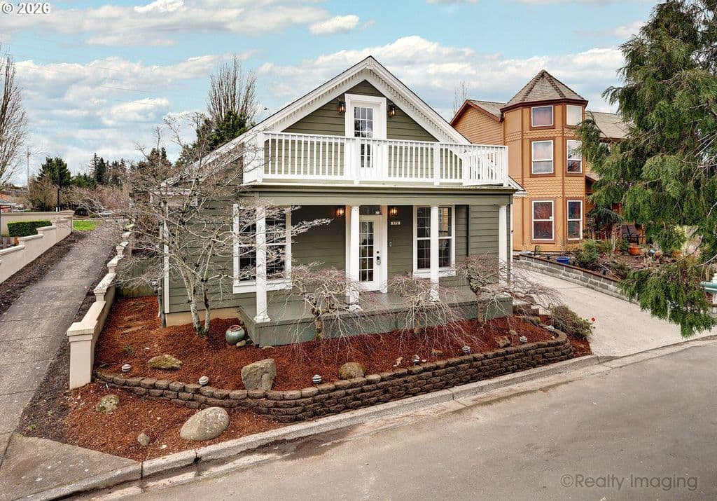 872 NE Pacific Dr, Fairview, OR 97024