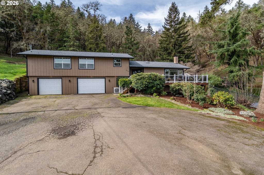 540 Garden Grove Dr, Roseburg, OR 97471