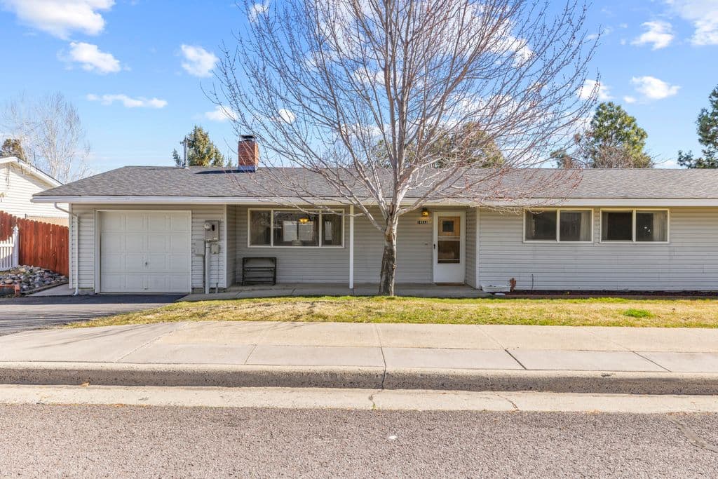 10553 Wright Ave, Klamath Falls, OR 97603