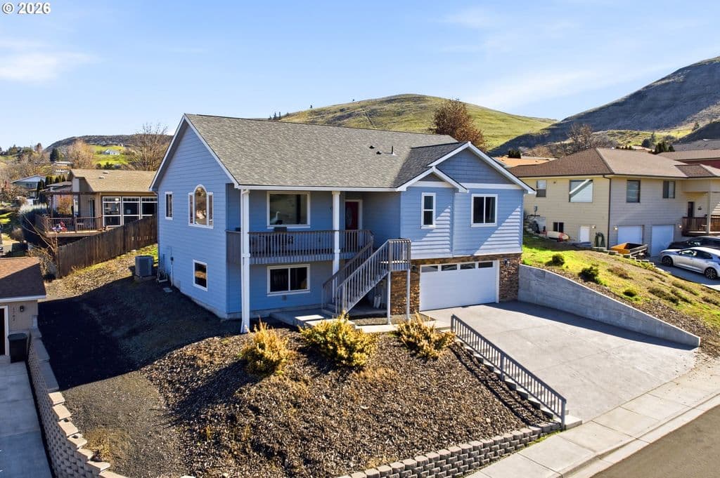 1704 Oakwood Dr, The Dalles, OR 97058