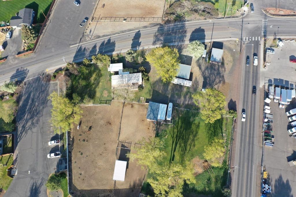 972 S Main St, Prineville, OR 97754