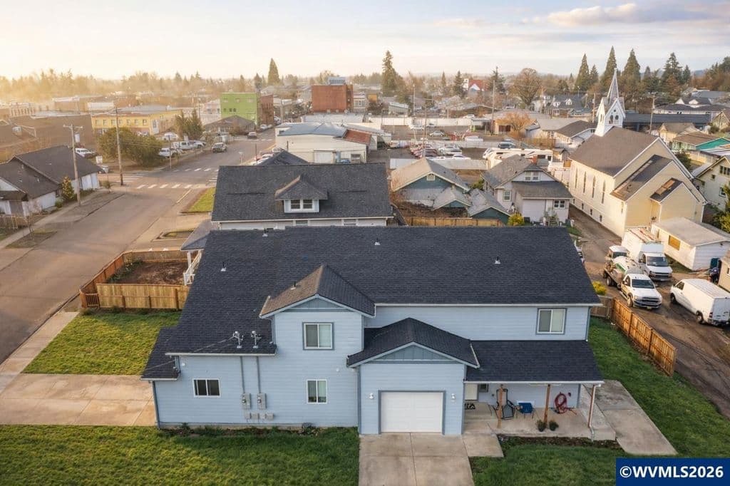 315 S 1st St, Silverton, OR 97381