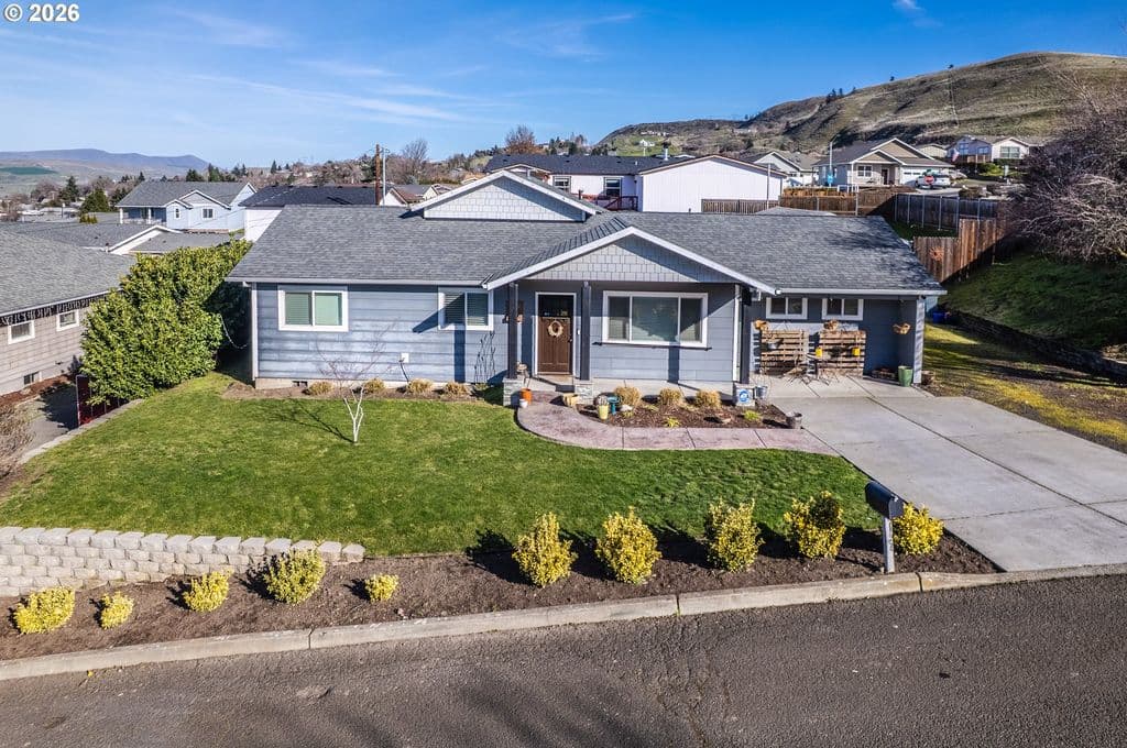 1812 Roberts St, The Dalles, OR 97058